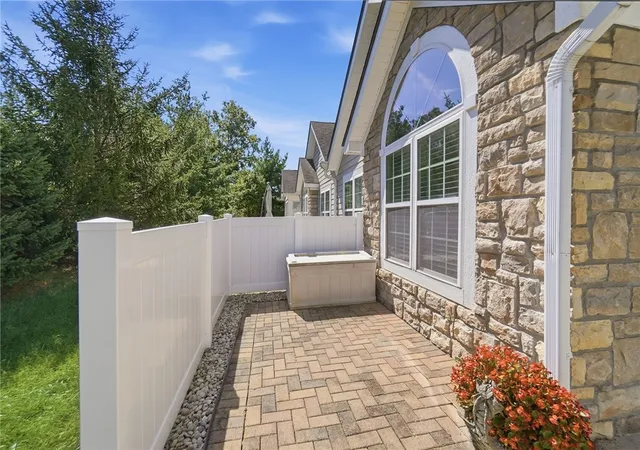 Photo 3 of Townhouse for sale at 4706 Cobblestone Dr, Tipp City, OH 45371 | MLS# 968894 | Listing updated on 2026-09-18