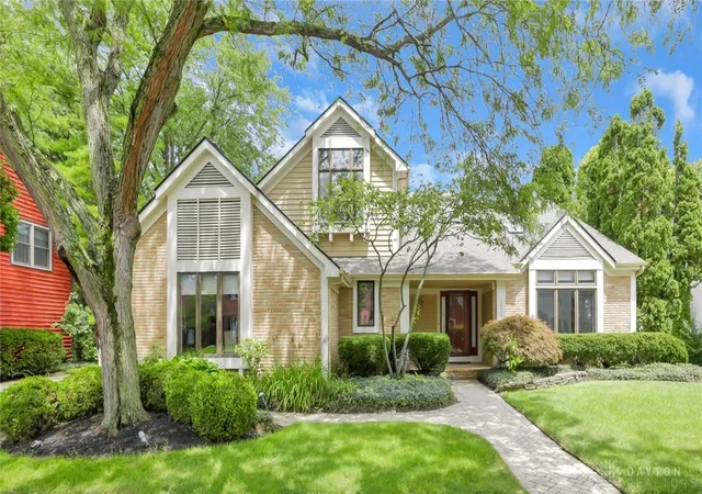 Photo 1 of Single family home for sale at 2252 Sedgwick Dr, Columbus, OH 43220 | MLS# 969149 | Listing updated on 2026-10-03