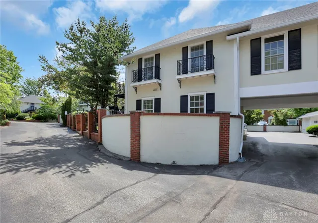 Photo 2 of Condo for sale at 1631 Roxbury Rd #B6, Columbus, OH 43212 | MLS# 969159 | Listing updated on 2026-09-17