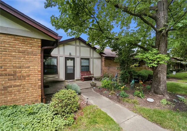 Listing Photo 1 - Condo for sale in building located at 810 Pine Needles Dr, Dayton, OH 45458 - Unit #