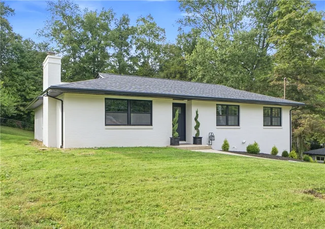 Photo 2 of Single family home for sale at 1231 White Oak Dr, Springfield, OH 45504 | MLS# 969104 | Listing updated on 2026-09-22