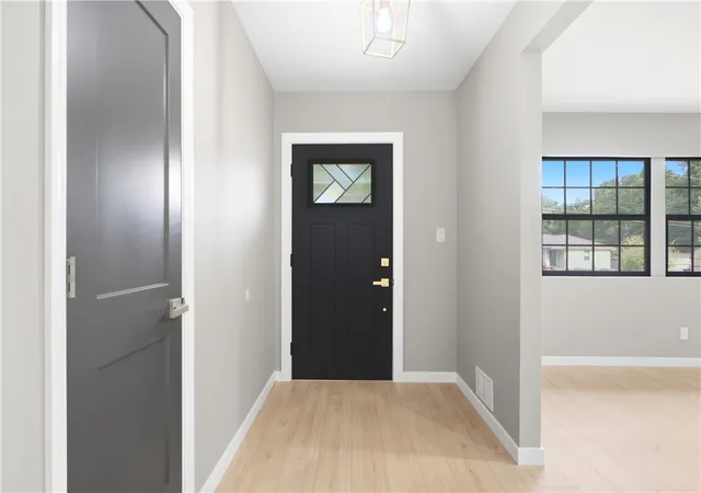 Photo 3 of Single family home for sale at 1231 White Oak Dr, Springfield, OH 45504 | MLS# 969104 | Listing updated on 2026-09-22