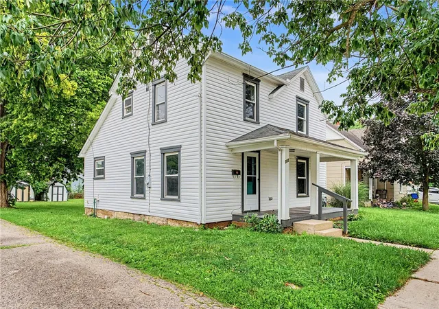 Photo 3 of Single family home for sale at 722 W Franklin St, Troy, OH 45373 | MLS# 969263 | Listing updated on 2026-09-19