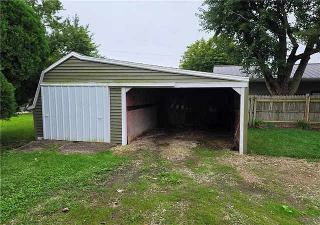 Photo 4 of Single family home for sale at 245 Fort Jefferson Ave, Greenville, OH 45331 | MLS# 969293 | Listing updated on 2026-09-19