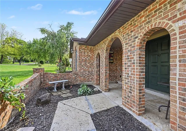 Photo 3 of Sale Pending at 3849 Winthrop Dr, Beavercreek, OH 45431 | MLS# 969301 | Listing updated on 2026-10-07