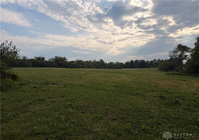 Photo 2 of Sale Pending at 262 N Union Rd, Dayton, OH 45417 | MLS# 969340 | Listing updated on 2026-09-20