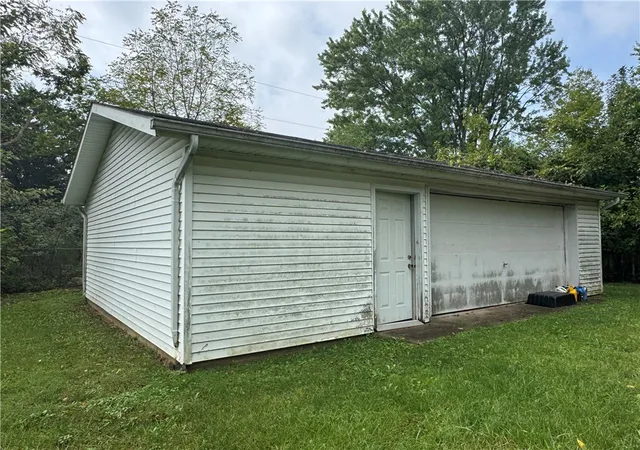 Photo 3 of Single family home for sale at 11794 S Wolf Crk Pike, Brookville, OH 45309 | MLS# 969342 | Listing updated on 2026-09-22