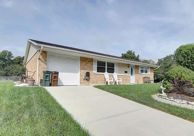 Photo 3 of Single family home for sale at 5753 Lily Ln, Dayton, OH 45414 | MLS# 969323 | Listing updated on 2026-10-02