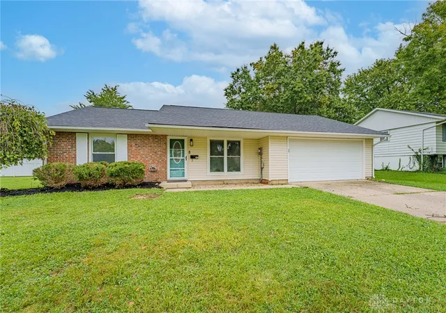 Photo 2 of Sale Pending at 424 Gregory Ct, Lebanon, OH 45036 | MLS# 969403 | Listing updated on 2026-09-24