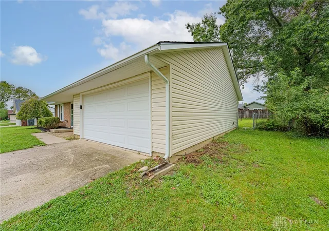 Photo 3 of Sale Pending at 424 Gregory Ct, Lebanon, OH 45036 | MLS# 969403 | Listing updated on 2026-09-24