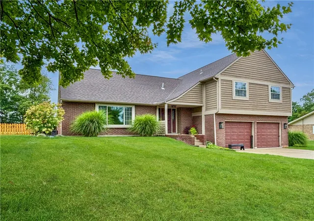 Photo 1 of Single family home for sale at 6800 Curtwood Dr, Tipp City, OH 45371 | MLS# 969395 | Listing updated on 2026-10-02