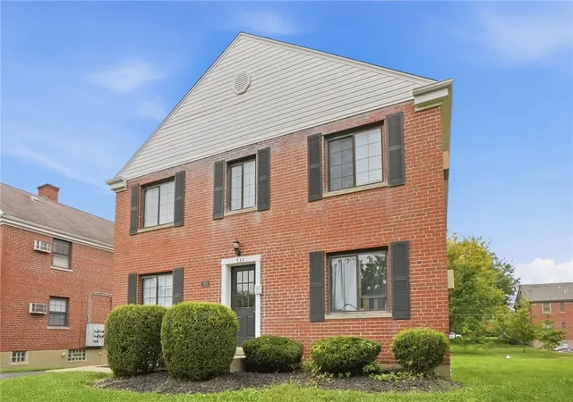 Listing Photo 2 - Condo for sale in building located at 533 Wiltshire Blvd, Dayton, OH 45419