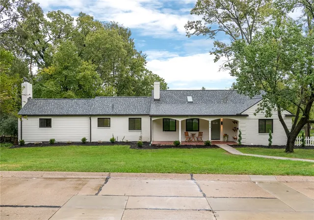 Photo 2 of Single family home for sale at 674 Garden Rd, Oakwood, OH 45419 | MLS# 969210 | Listing updated on 2026-09-28