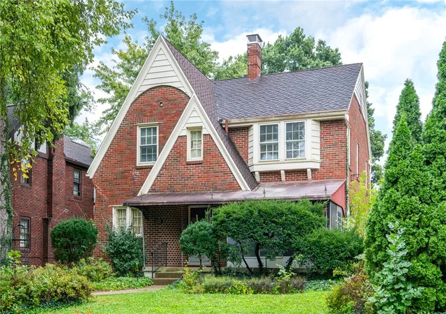 Photo 2 of Single family home for sale at 212 Beverly, Oakwood, OH 45419 | MLS# 969439 | Listing updated on 2026-09-25