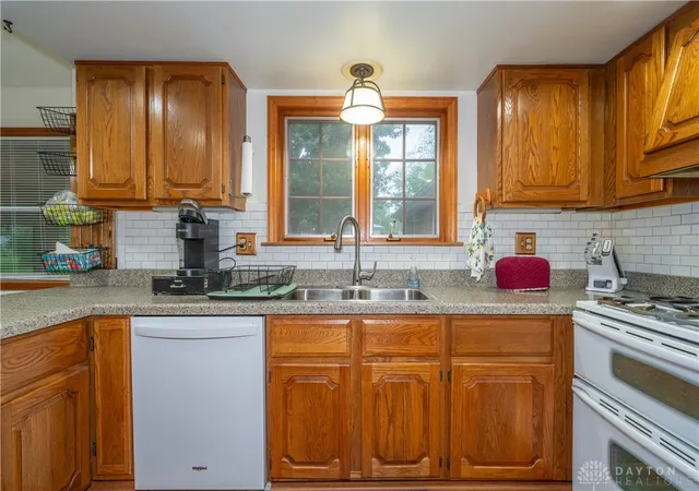 Photo 4 of Single family home for sale at 1874 Willowgreen Dr, Beavercreek, OH 45432 | MLS# 969426 | Listing updated on 2026-09-22