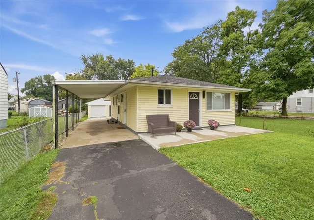 Photo 2 of Single family home for sale at 2204 Gipsy Dr, Dayton, OH 45414 | MLS# 969463 | Listing updated on 2026-09-30