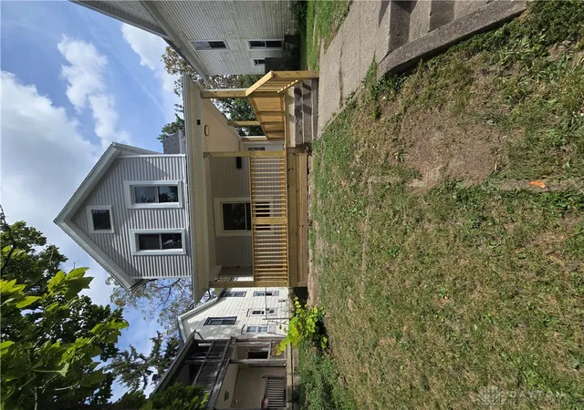 Photo 2 of Single family home for sale at 32 S Florence St, Springfield, OH 45505 | MLS# 969502 | Listing updated on 2026-09-22