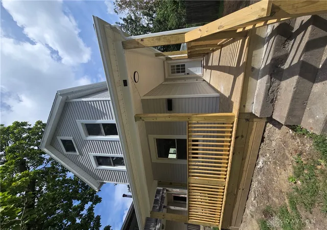 Photo 3 of Single family home for sale at 32 S Florence St, Springfield, OH 45505 | MLS# 969502 | Listing updated on 2026-09-22