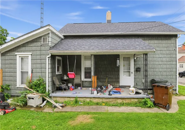 Single family home for sale at 725 Young St, Piqua, OH 45356 | MLS# 969140