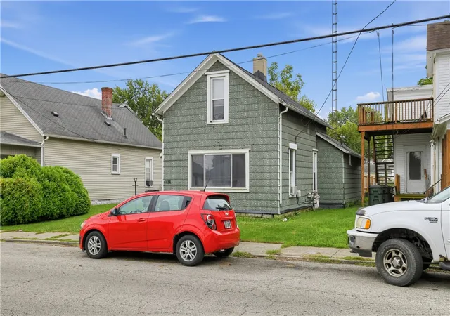 Photo 3 of Single family home for sale at 725 Young St, Piqua, OH 45356 | MLS# 969140 | Listing updated on 2026-10-05