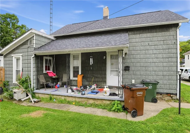 Photo 3 of Single family home for sale at 725 Young St, Piqua, OH 45356 | MLS# 969140 | Listing updated on 2026-10-05
