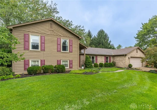 Photo 1 of Single family home for sale at 10231 Simms Sta Rd, Dayton, OH 45458 | MLS# 969608 | Listing updated on 2026-10-28