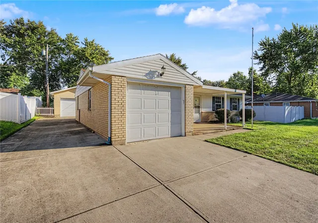 Photo 2 of Sale Pending at 6637 Taylorsville Rd, Dayton, OH 45424 | MLS# 970041 | Listing updated on 2026-10-22