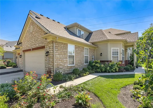 Condo for sale at 700 Mackenzie Ct, Dayton, OH 45458 | MLS# 970161