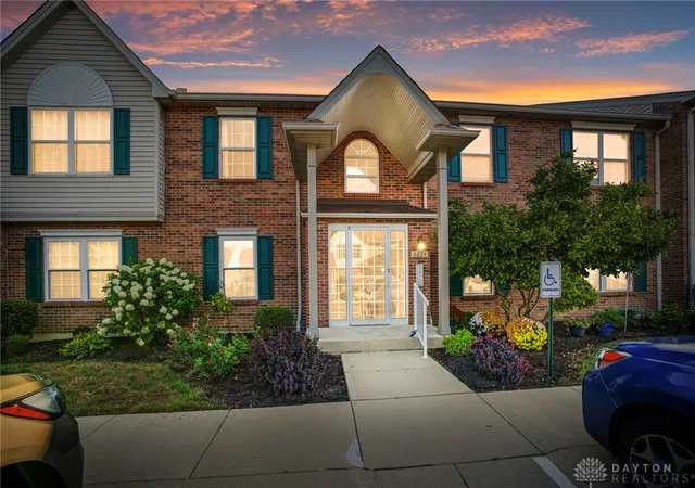 Listing Photo 2 - Condo for sale in building located at 8824 Carrousel Park Cir, Cincinnati, OH 45251 - Unit #59