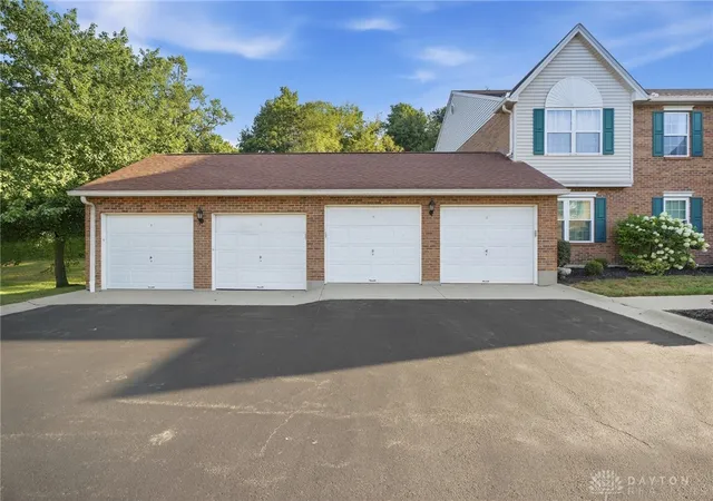 Listing Photo 3 - Condo for sale in building located at 8824 Carrousel Park Cir, Cincinnati, OH 45251 - Unit #59