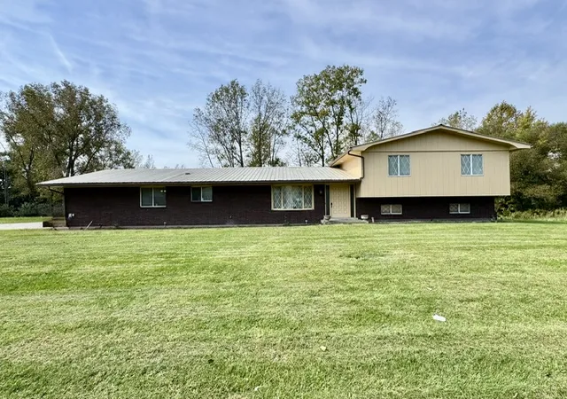 Photo 1 of Sale Pending at 639 Liscum Dr, Dayton, OH 45417 | MLS# 970358 | Listing updated on 2026-10-20