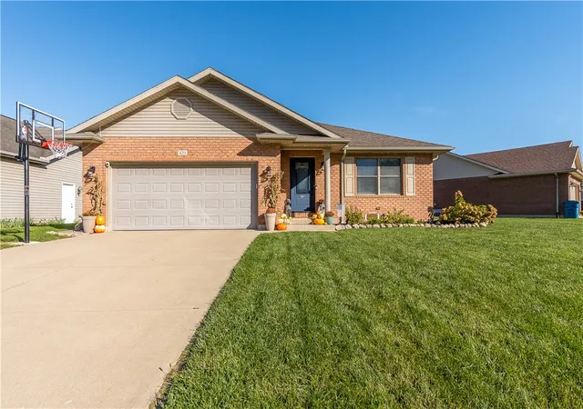 Photo 1 of Single family home for sale at 421 Clover Hl Dr, Tipp City, OH 45371 | MLS# 970659 | Listing updated on 2026-10-21