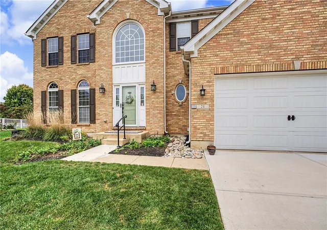 Photo 2 of Single family home for sale at 21 Meadows Dr, Springboro, OH 45066 | MLS# 970862 | Listing updated on 2026-10-21