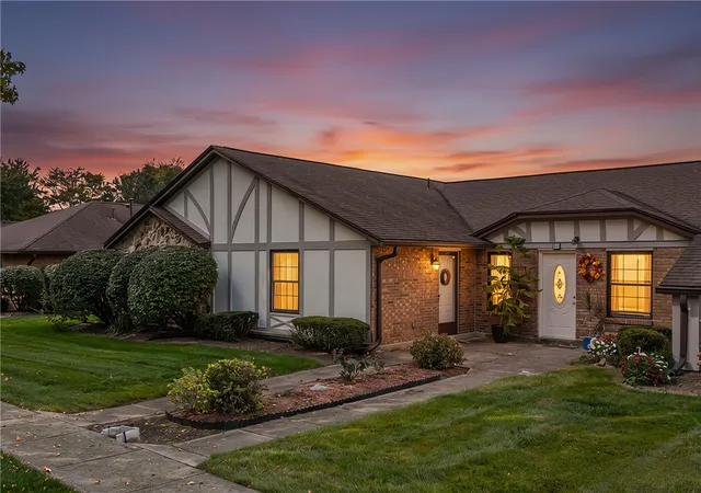 Listing Photo 2 - Condo for sale in building located at 846 Pine Needles Dr, Dayton, OH 45458