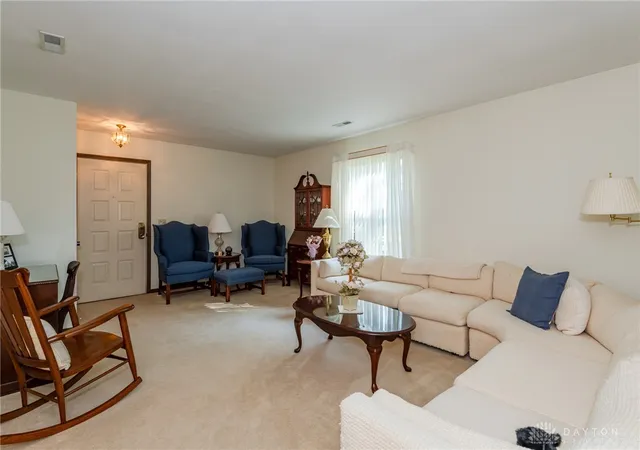 Listing Photo 5 - Condo for sale in building located at 846 Pine Needles Dr, Dayton, OH 45458