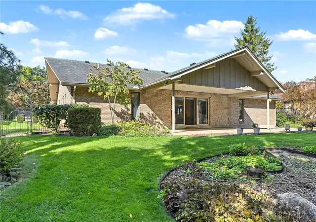 Photo 2 of Single family home for sale at 7256 Pepperton Ct, Dayton, OH 45415 | MLS# 960243 | Listing updated on 2026-10-22