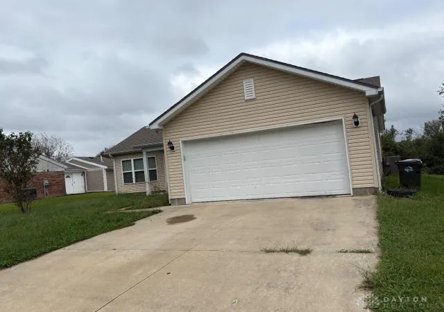 Photo 2 of Sale Pending at 6725 Little Richmond Rd, Dayton, OH 45426 | MLS# 971120 | Listing updated on 2026-10-22