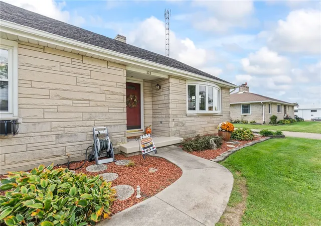 Photo 4 of Sale Pending at 570 W Ward St, Versailles, OH 45380 | MLS# 971125 | Listing updated on 2026-10-21