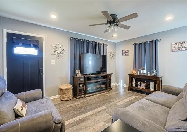 Photo 4 of Single family home for sale at 324 Todd Pl, Hamilton, OH 45011 | MLS# 971360 | Listing updated on 2026-10-30