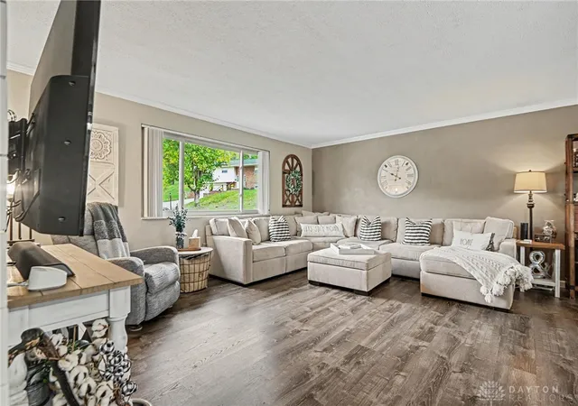Photo 2 of Sale Pending at 850 Lea Castle Pl, Miamisburg, OH 45342 | MLS# 971380 | Listing updated on 2026-10-21