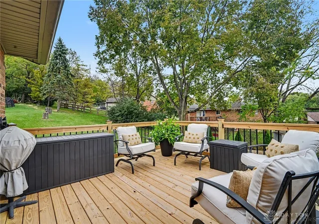 Photo 3 of Sale Pending at 850 Lea Castle Pl, Miamisburg, OH 45342 | MLS# 971380 | Listing updated on 2026-10-21