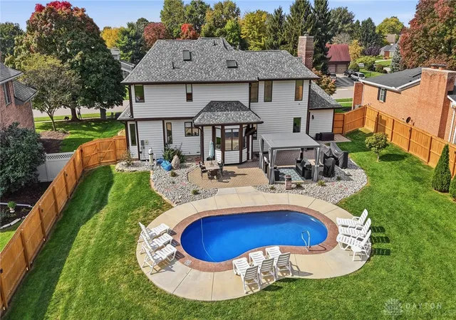 Photo 3 of Single family home for sale at 505 Cambridge Dr, Middletown, OH 45042 | MLS# 971050 | Listing updated on 2026-10-29
