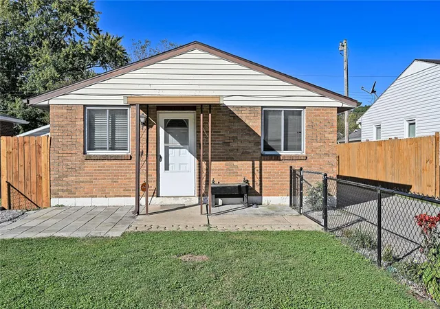 Photo 2 of Single family home for sale at 4709 Wire Dr, Dayton, OH 45414 | MLS# 971557 | Listing updated on 2026-10-28