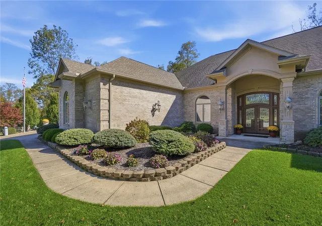 Photo 3 of Sale Pending at 3997 Fox Run Dr, Bellbrook, OH 45305 | MLS# 971558 | Listing updated on 2026-10-21