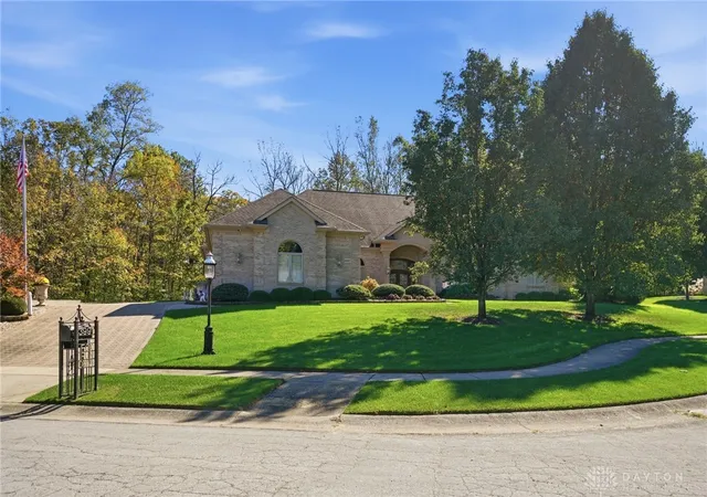 Photo 4 of Sale Pending at 3997 Fox Run Dr, Bellbrook, OH 45305 | MLS# 971558 | Listing updated on 2026-10-21