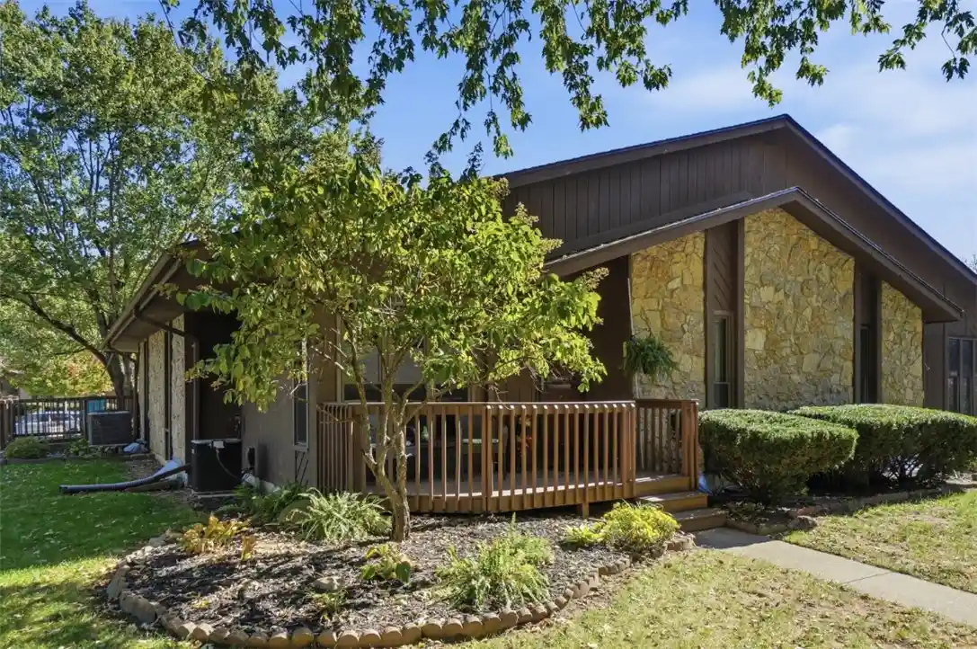 Listing Photo 1 - Condo for sale in 2405 Bendel St located at 2405 Bendel St, Middletown, OH 45044 - Unit 2405 Bendel St