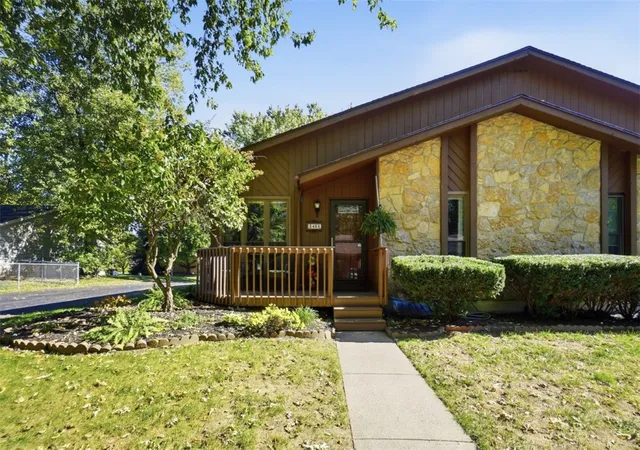 Listing Photo 2 - Condo for sale in building located at 2405 Bendel St, Middletown, OH 45044