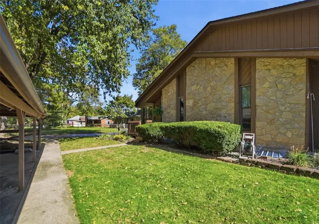 Listing Photo 3 - Condo for sale in building located at 2405 Bendel St, Middletown, OH 45044