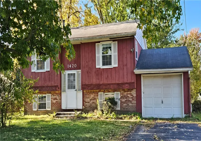 Photo 1 of Single family home for sale at 1420 Bellefontaine Ave, Marion, OH 43302 | MLS# 971606 | Listing updated on 2026-10-21