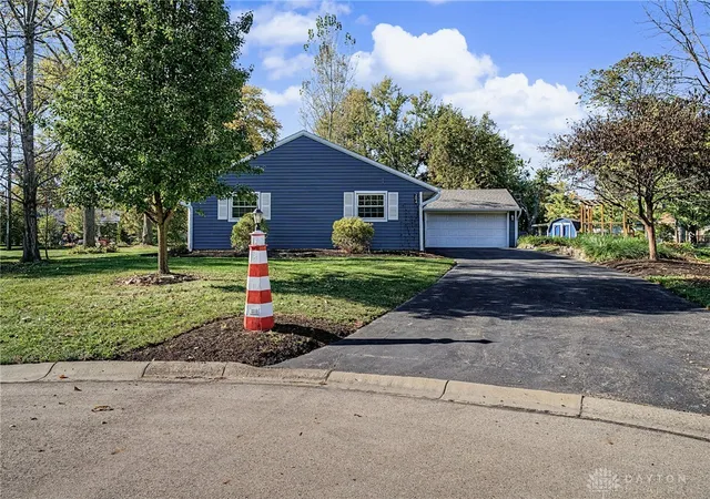 Photo 3 of Single family home for sale at 204 Anton Ct, Dayton, OH 45458 | MLS# 971661 | Listing updated on 2026-10-21